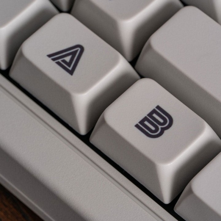 8BitDo Retro Mechanical Keyboard – édition Saturn 30th Anniversary (S Edition)