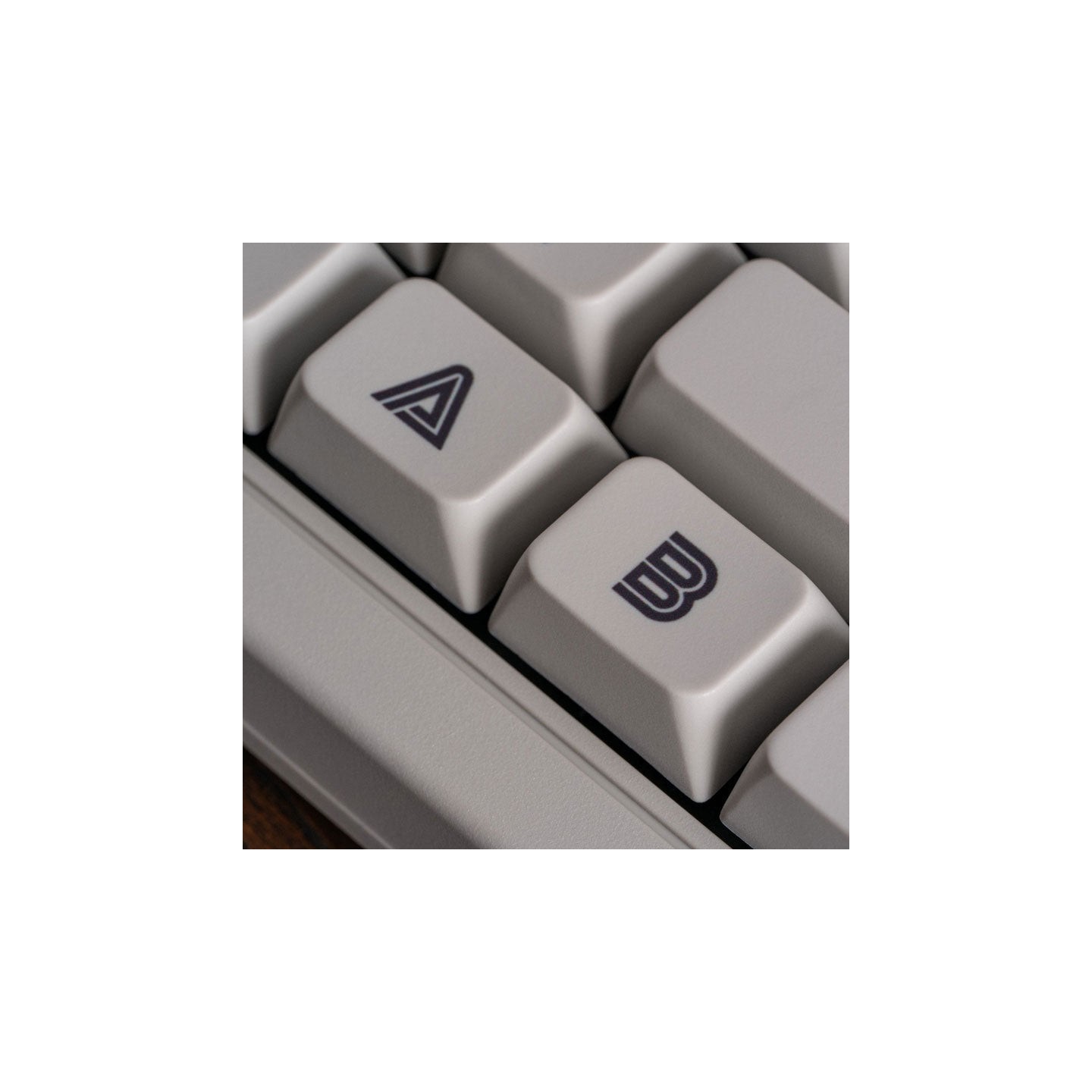 8BitDo Retro Mechanical Keyboard – édition Saturn 30th Anniversary (S Edition)