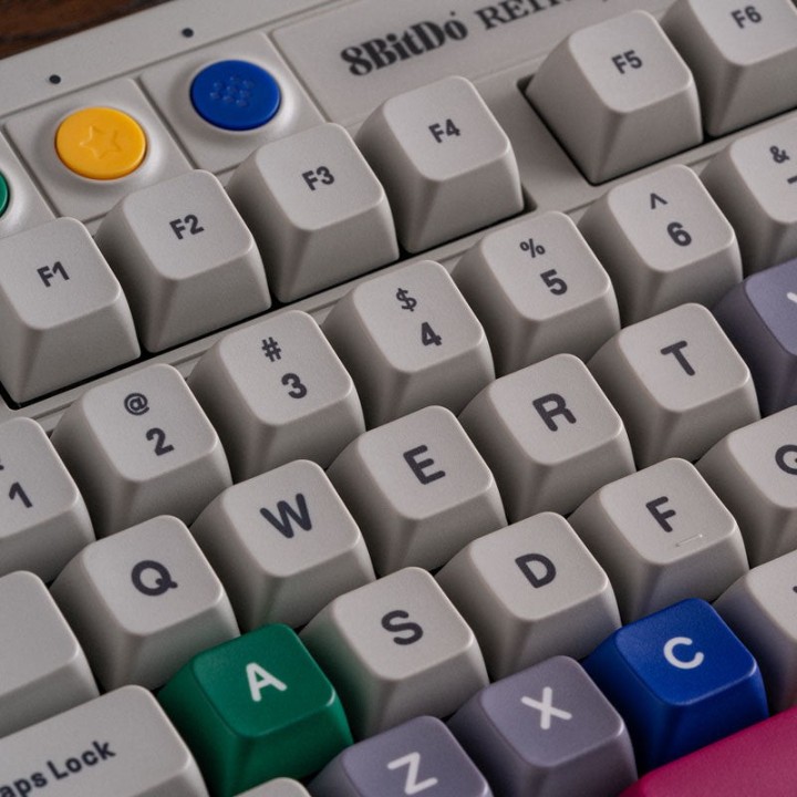 8BitDo Retro Mechanical Keyboard – édition Saturn 30th Anniversary (S Edition)