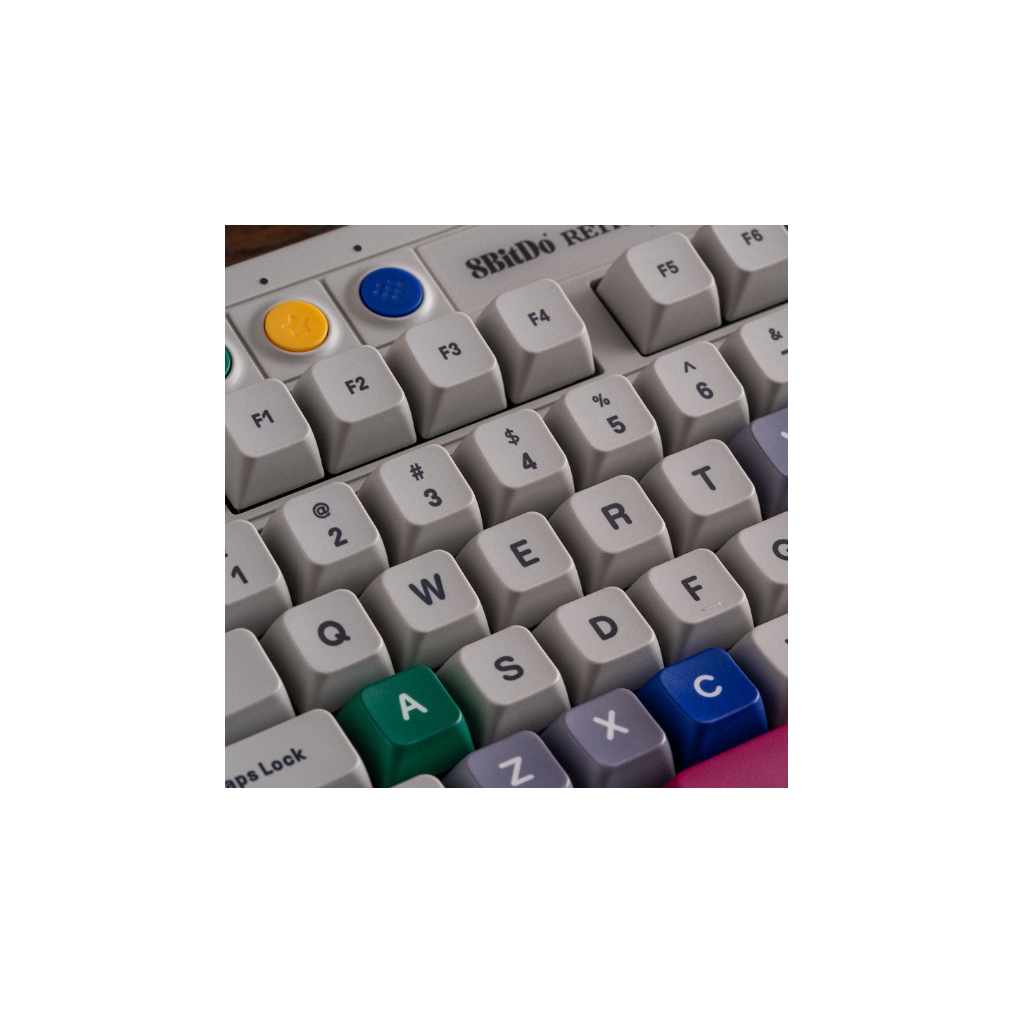 8BitDo Retro Mechanical Keyboard – édition Saturn 30th Anniversary (S Edition)