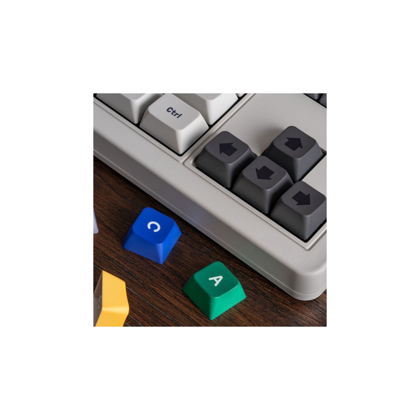 8BitDo Retro Mechanical Keyboard – édition Saturn 30th Anniversary (S Edition)