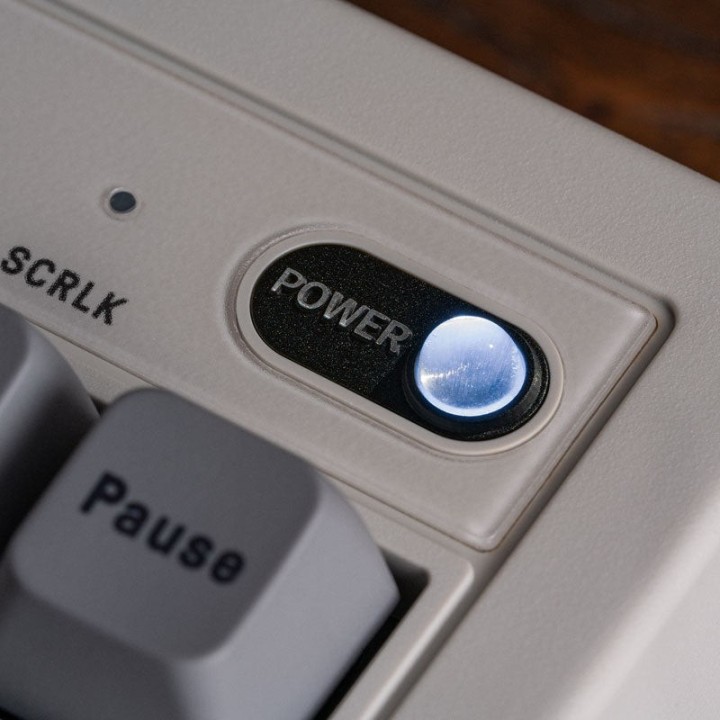 8BitDo Retro Mechanical Keyboard – édition Saturn 30th Anniversary (S Edition)