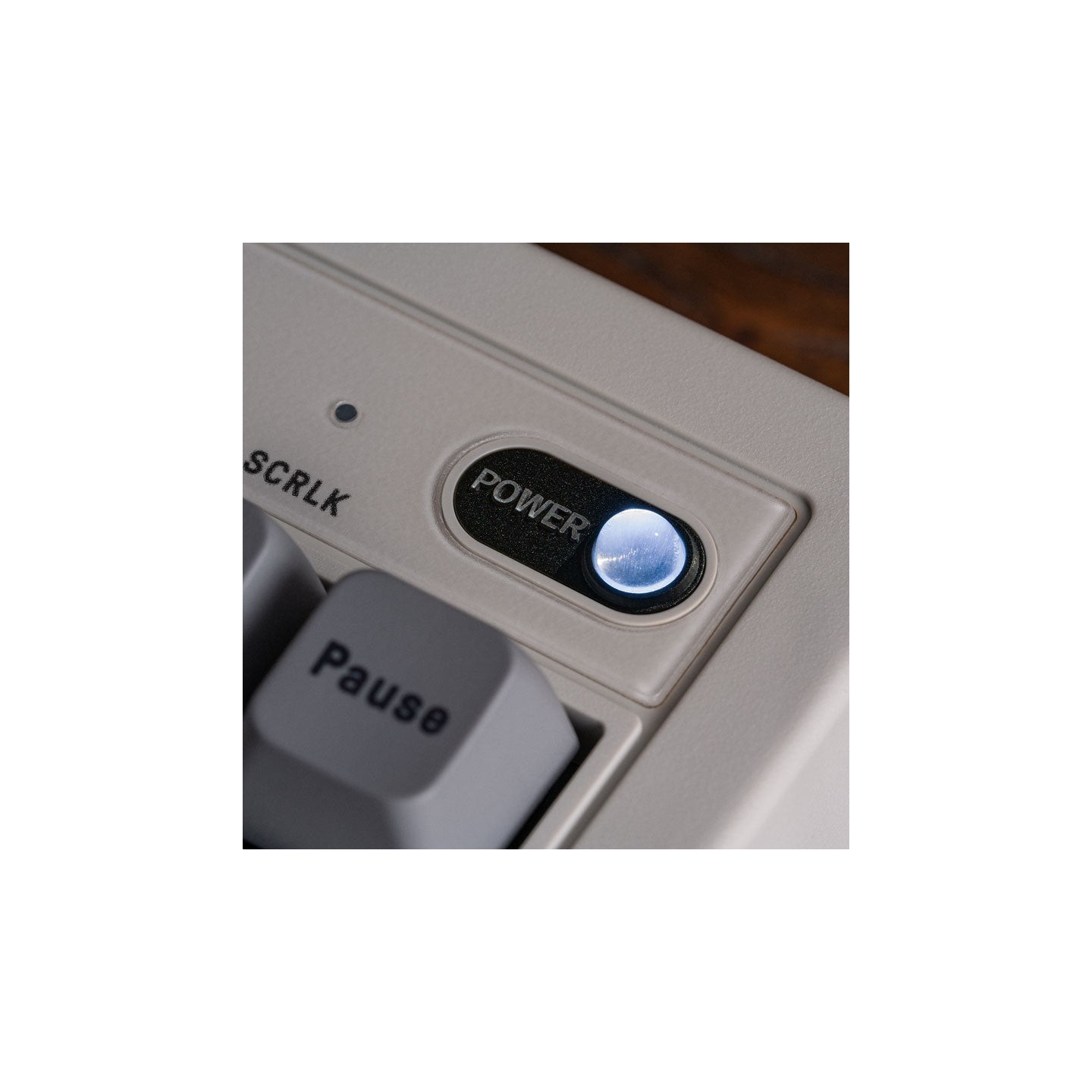 8BitDo Retro Mechanical Keyboard – édition Saturn 30th Anniversary (S Edition)