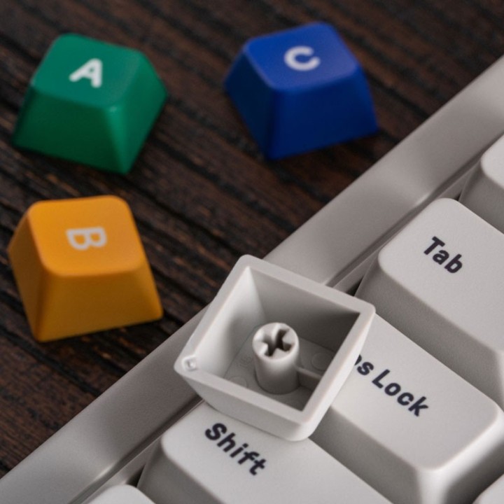 8BitDo Retro Mechanical Keyboard – édition Saturn 30th Anniversary (S Edition)