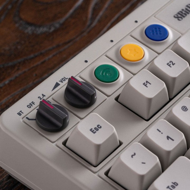 8BitDo Retro Mechanical Keyboard – édition Saturn 30th Anniversary (S Edition)