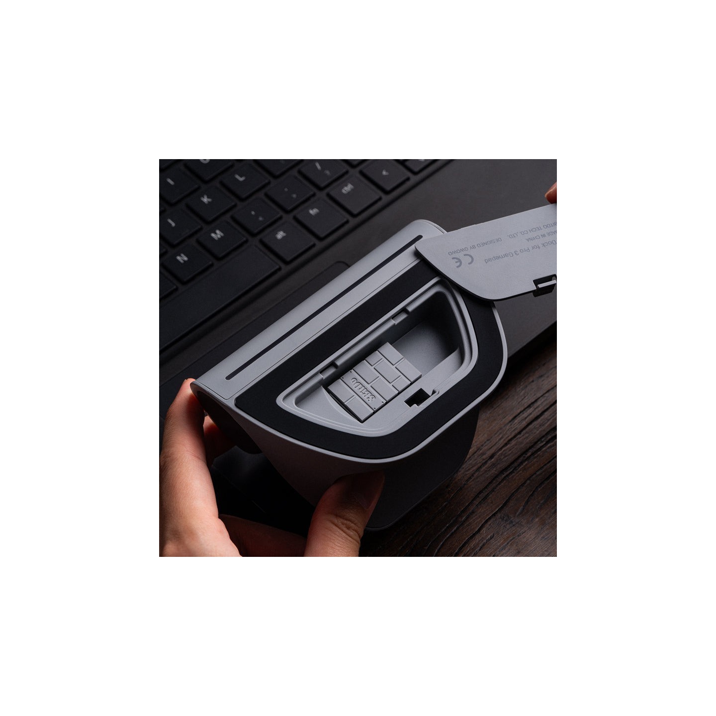 8BitDo Pro 3 – manette Bluetooth rétro avec sticks TMR et dock de charge