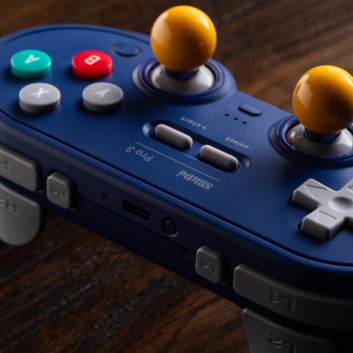 8BitDo Pro 3 – manette Bluetooth rétro avec sticks TMR et dock de charge