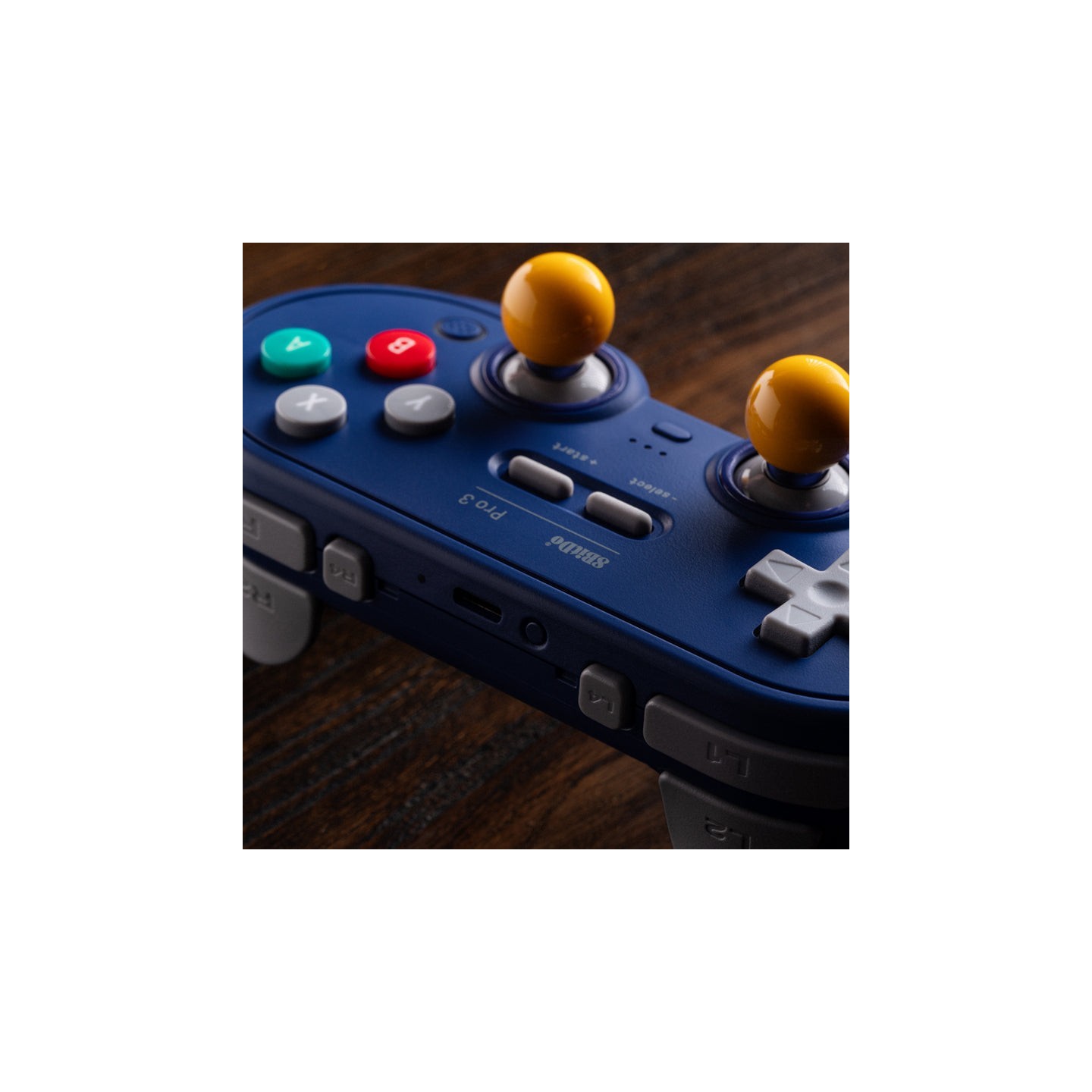 8BitDo Pro 3 – manette Bluetooth rétro avec sticks TMR et dock de charge