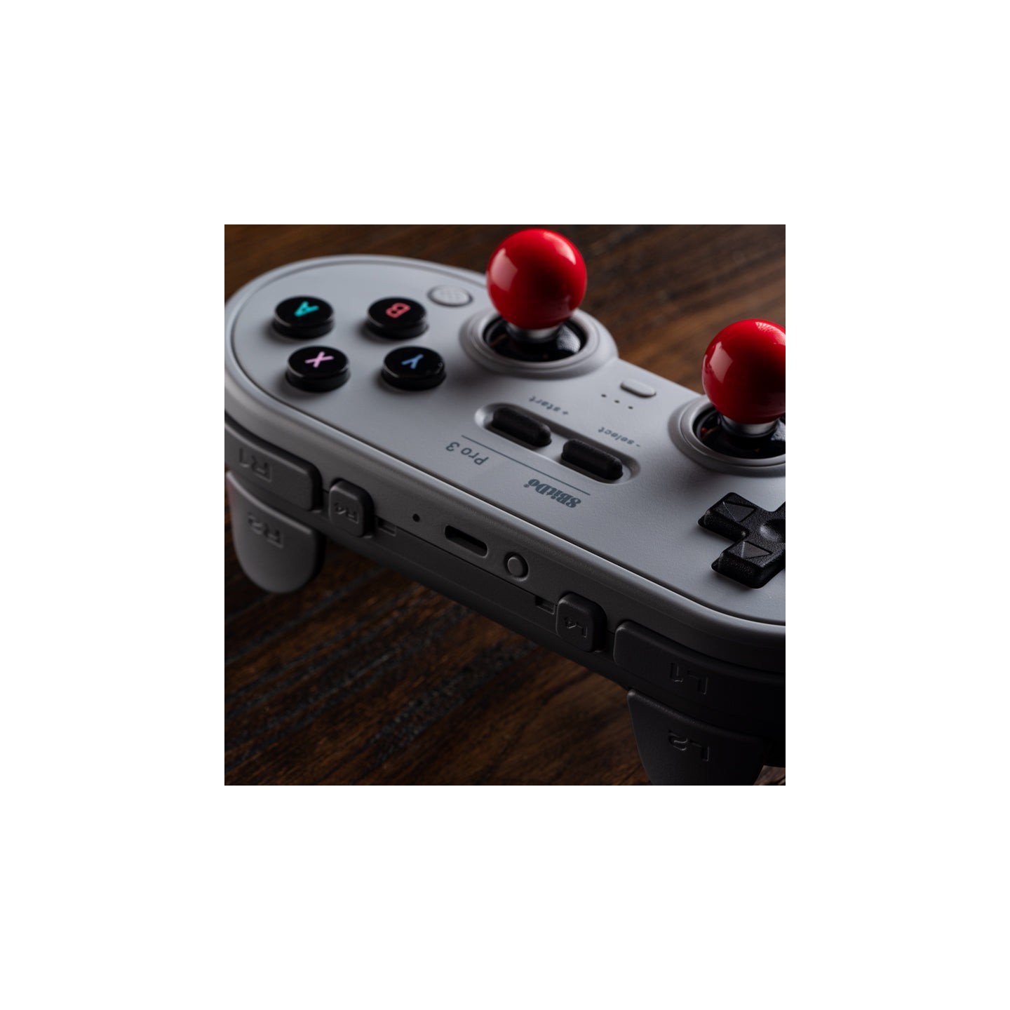 8BitDo Pro 3 – manette Bluetooth rétro avec sticks TMR et dock de charge