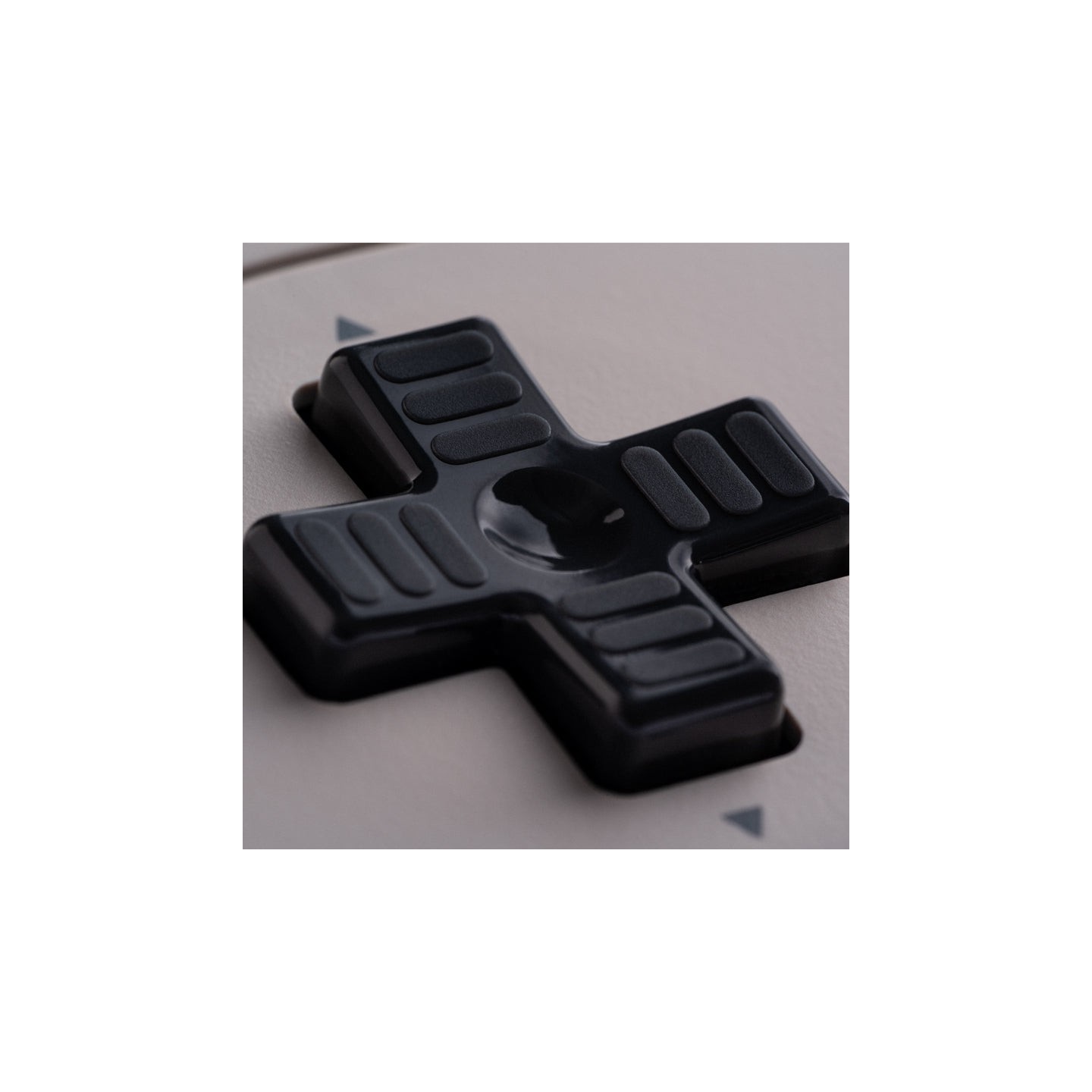 8BitDo Pro 3 – manette Bluetooth rétro avec sticks TMR et dock de charge