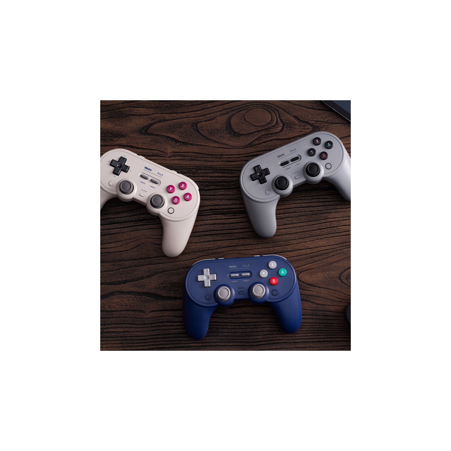 8BitDo Pro 3 – manette Bluetooth rétro avec sticks TMR et dock de charge