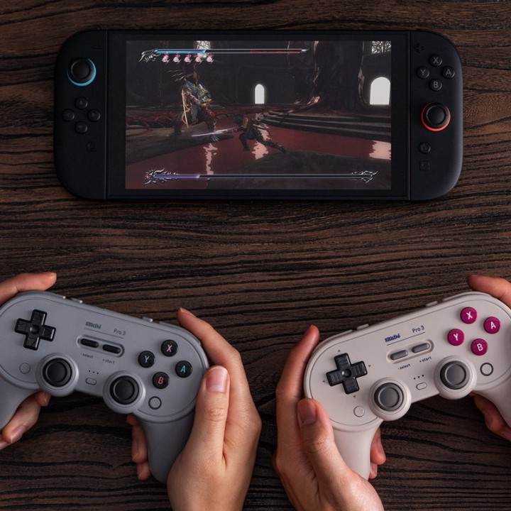 8BitDo Pro 3 – manette Bluetooth rétro avec sticks TMR et dock de charge