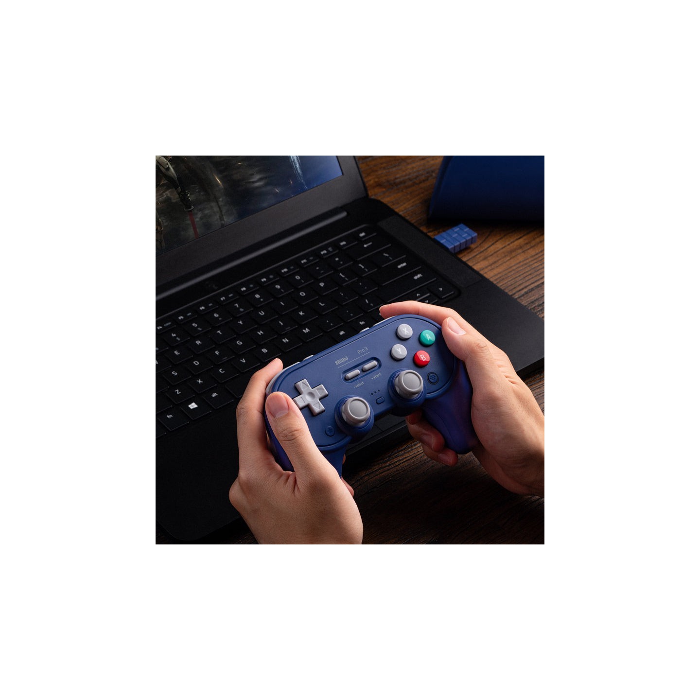8BitDo Pro 3 – manette Bluetooth rétro avec sticks TMR et dock de charge