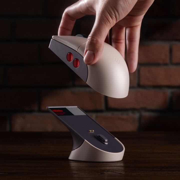 8BitDo Retro R8 – souris sans fil Bluetooth / 2,4 GHz avec dock de charge