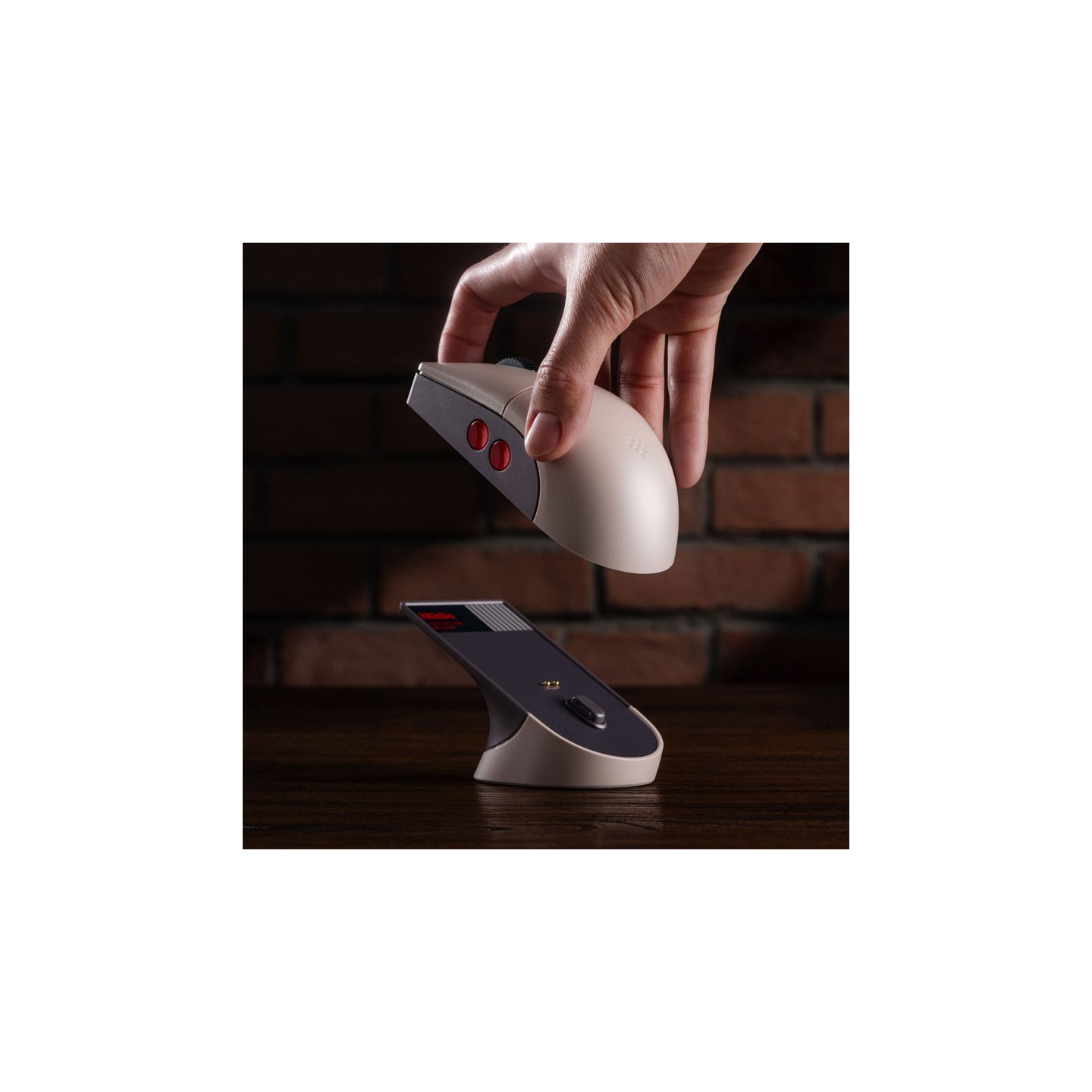 8BitDo Retro R8 – souris sans fil Bluetooth / 2,4 GHz avec dock de charge