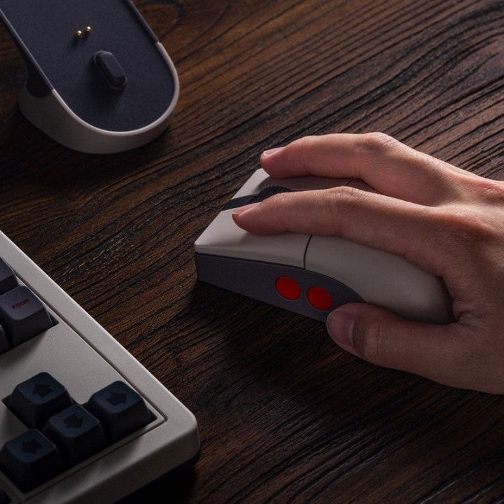 8BitDo Retro R8 – souris sans fil Bluetooth / 2,4 GHz avec dock de charge