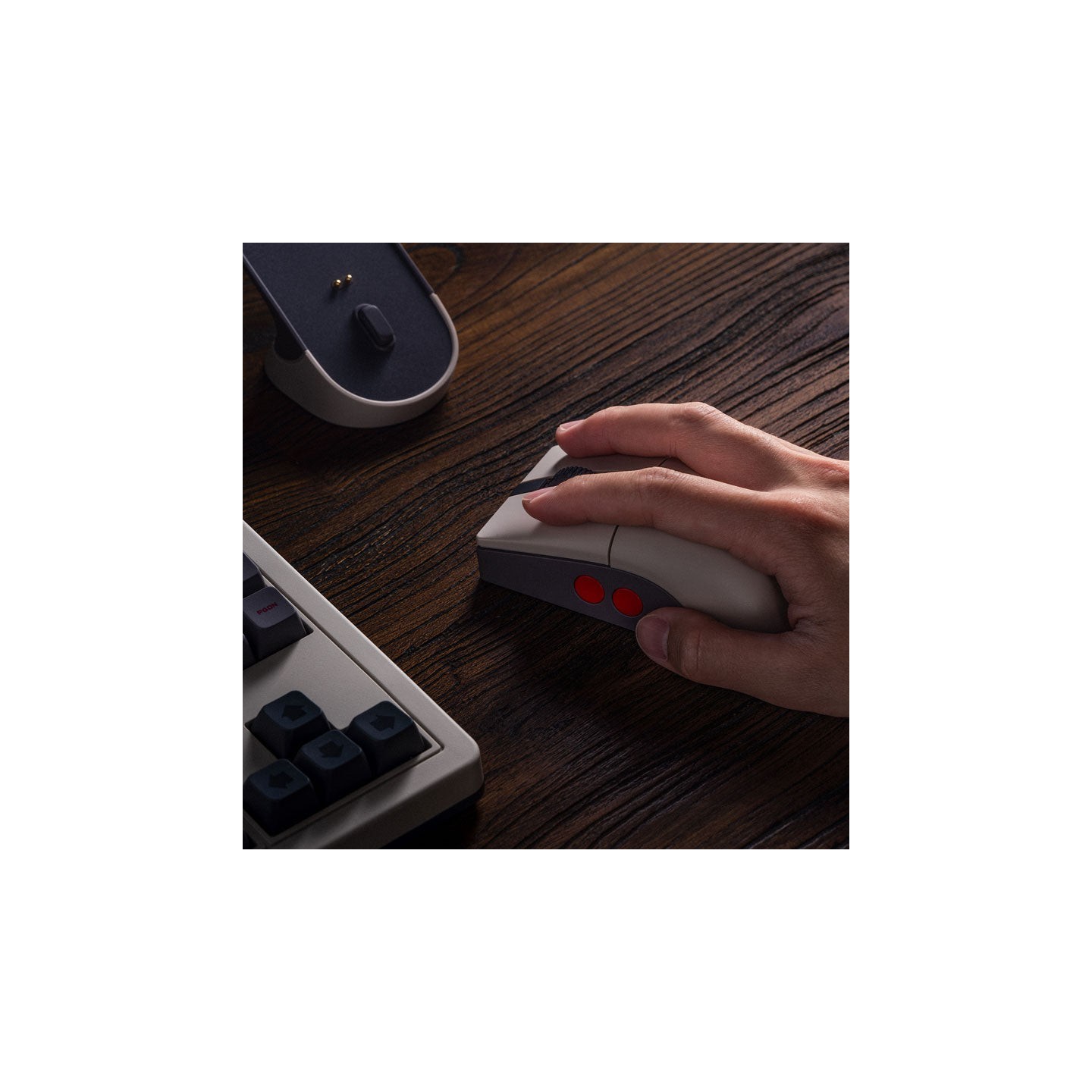 8BitDo Retro R8 – souris sans fil Bluetooth / 2,4 GHz avec dock de charge