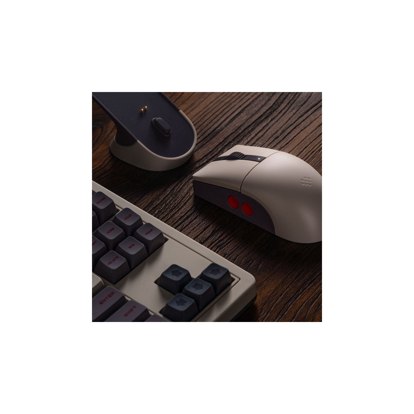 8BitDo Retro R8 – souris sans fil Bluetooth / 2,4 GHz avec dock de charge