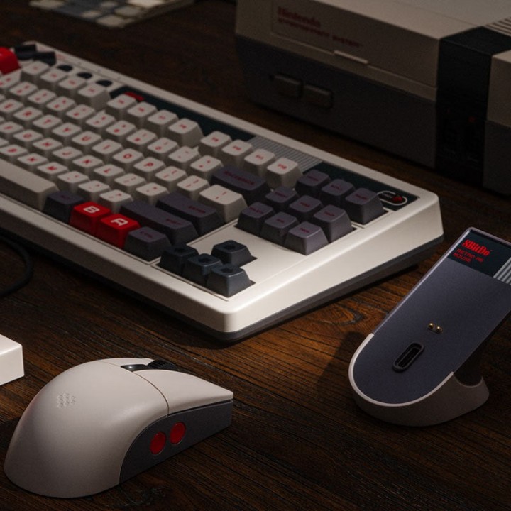 8BitDo Retro R8 – souris sans fil Bluetooth / 2,4 GHz avec dock de charge