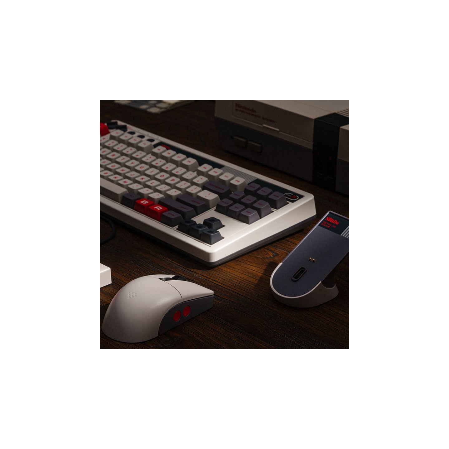 8BitDo Retro R8 – souris sans fil Bluetooth / 2,4 GHz avec dock de charge
