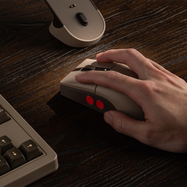 8BitDo Retro R8 – souris sans fil Bluetooth / 2,4 GHz avec dock de charge