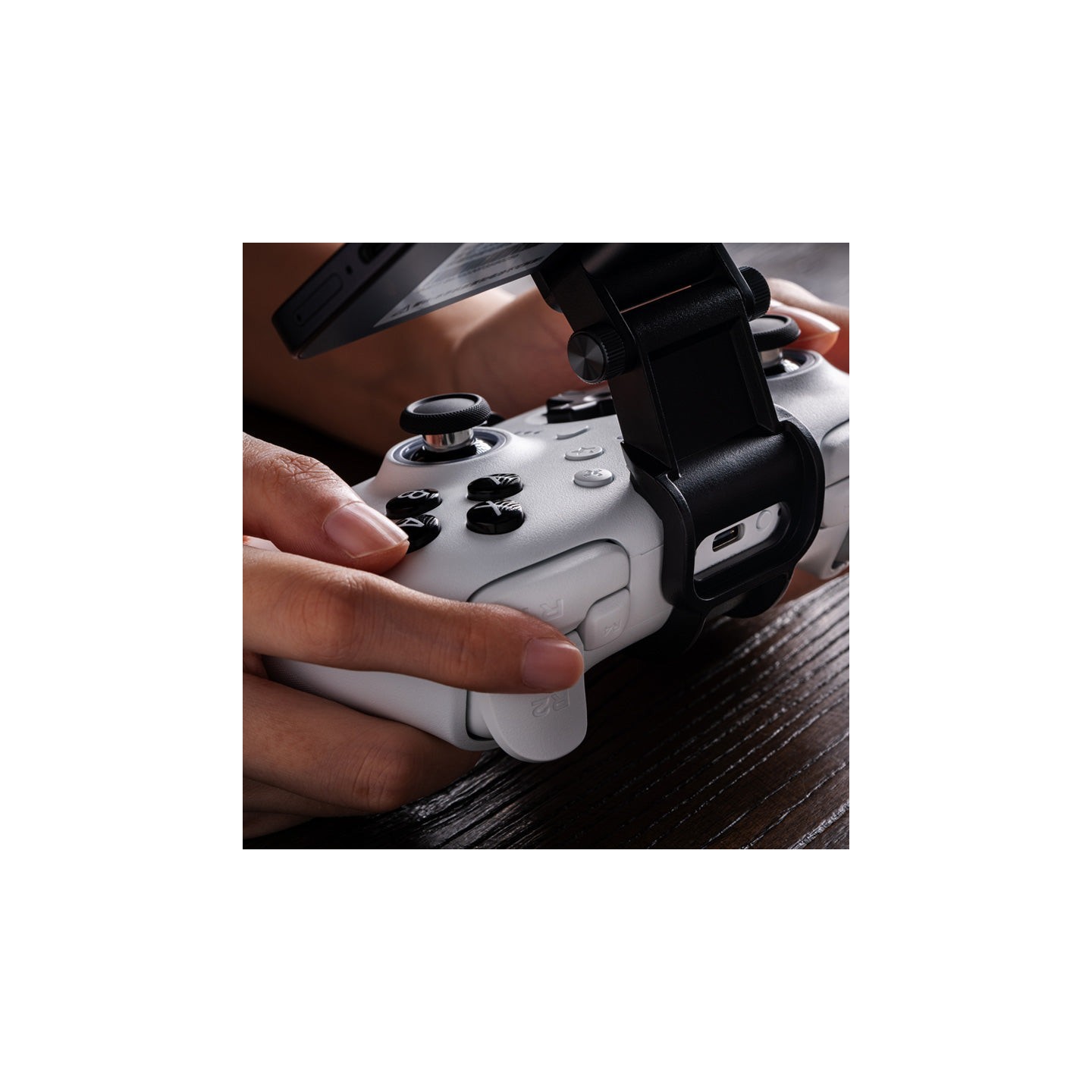 8BitDo Mobile Gaming Clip – support smartphone pour manette Ultimate 2