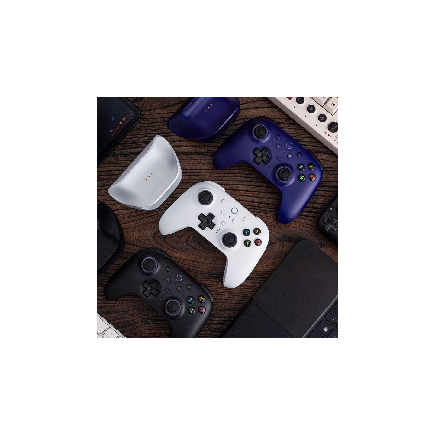 8BitDo Ultimate 2 – manette sans fil 2,4 GHz / Bluetooth, sticks TMR et dock de charge