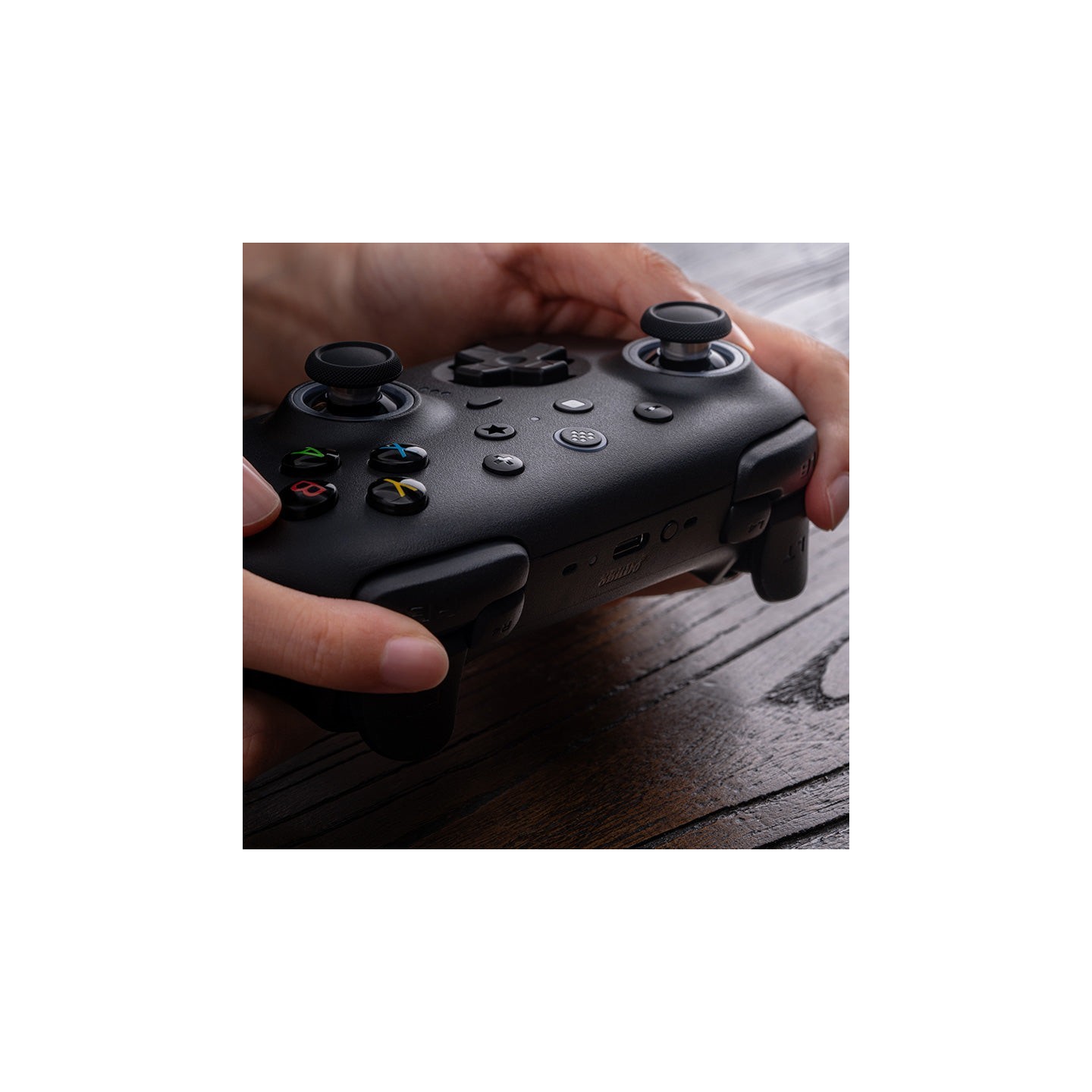 8BitDo Ultimate 2 – manette sans fil 2,4 GHz / Bluetooth, sticks TMR et dock de charge