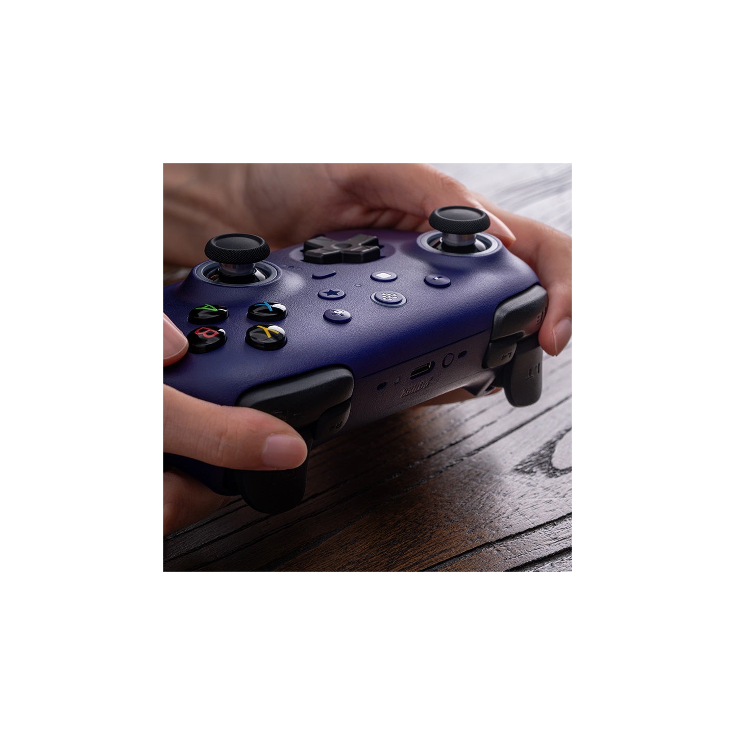 8BitDo Ultimate 2 – manette sans fil 2,4 GHz / Bluetooth, sticks TMR et dock de charge