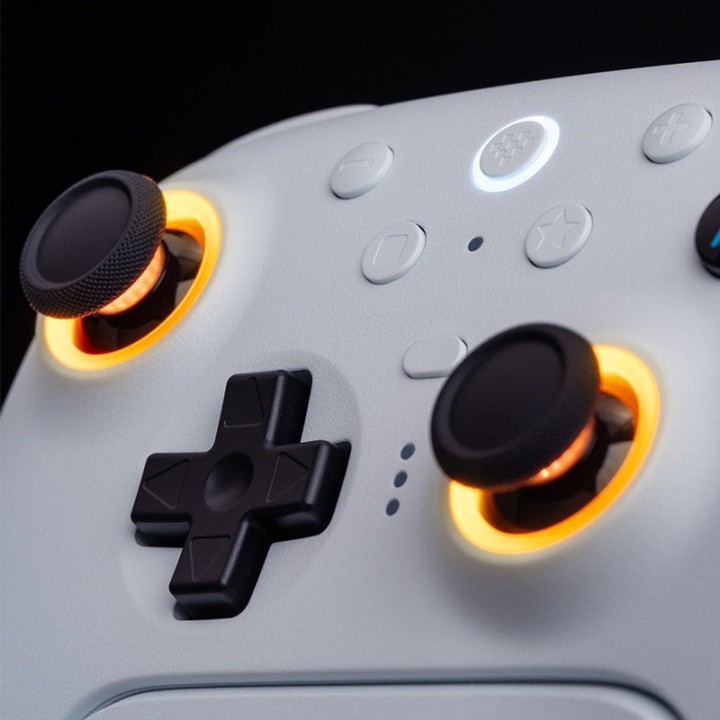 8BitDo Ultimate 2 – manette sans fil 2,4 GHz / Bluetooth, sticks TMR et dock de charge