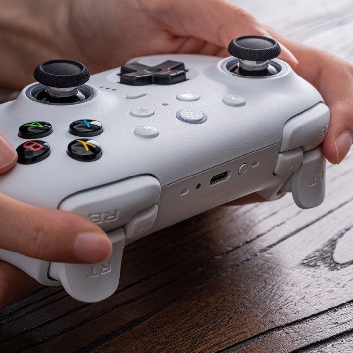 8BitDo Ultimate 2 – manette sans fil 2,4 GHz / Bluetooth, sticks TMR et dock de charge