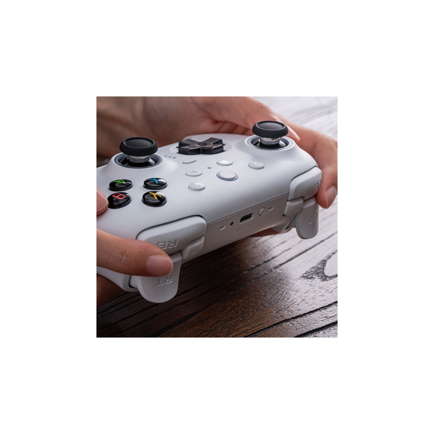 8BitDo Ultimate 2 – manette sans fil 2,4 GHz / Bluetooth, sticks TMR et dock de charge