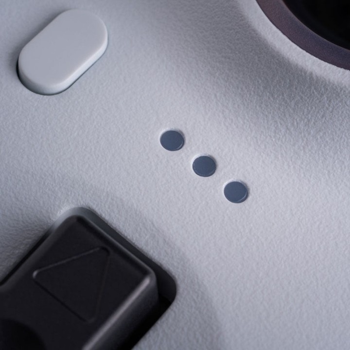 8BitDo Ultimate 2 – manette sans fil 2,4 GHz / Bluetooth, sticks TMR et dock de charge
