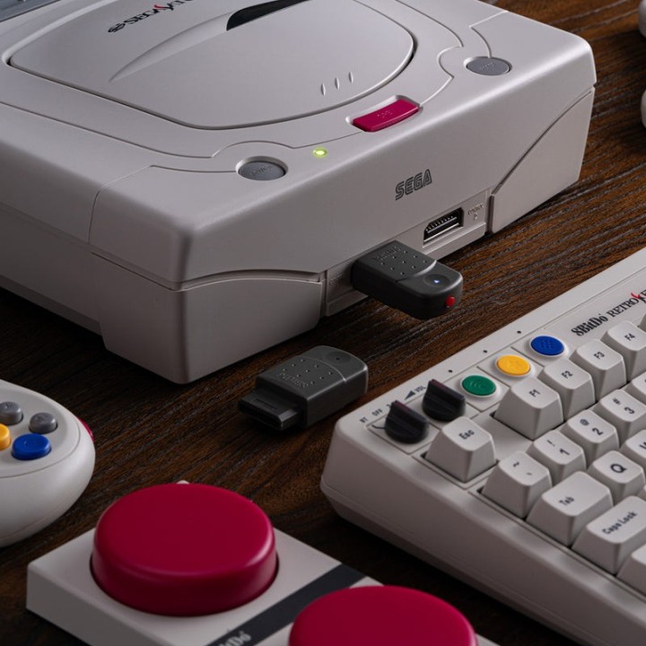 8BitDo Retro Receiver for Saturn – récepteur sans fil pour console Saturn