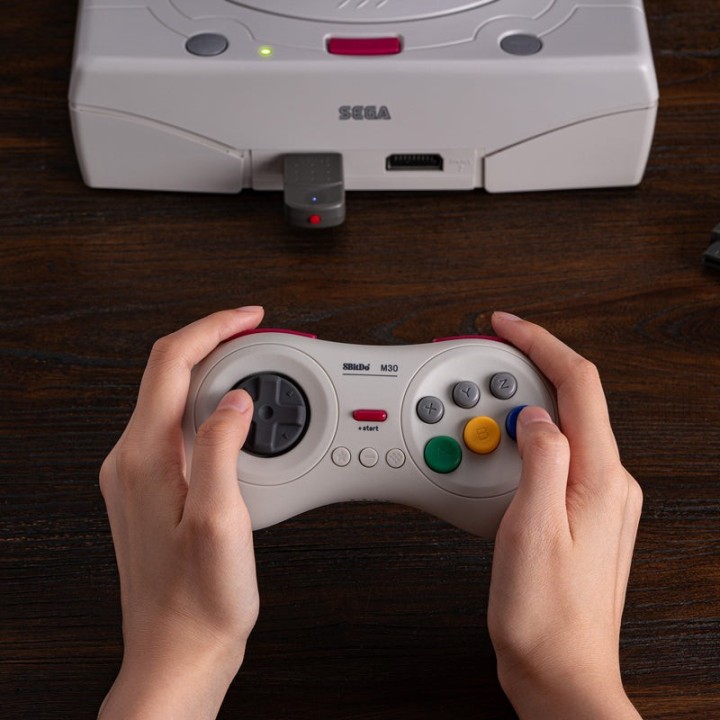 8BitDo Retro Receiver for Saturn – récepteur sans fil pour console Saturn