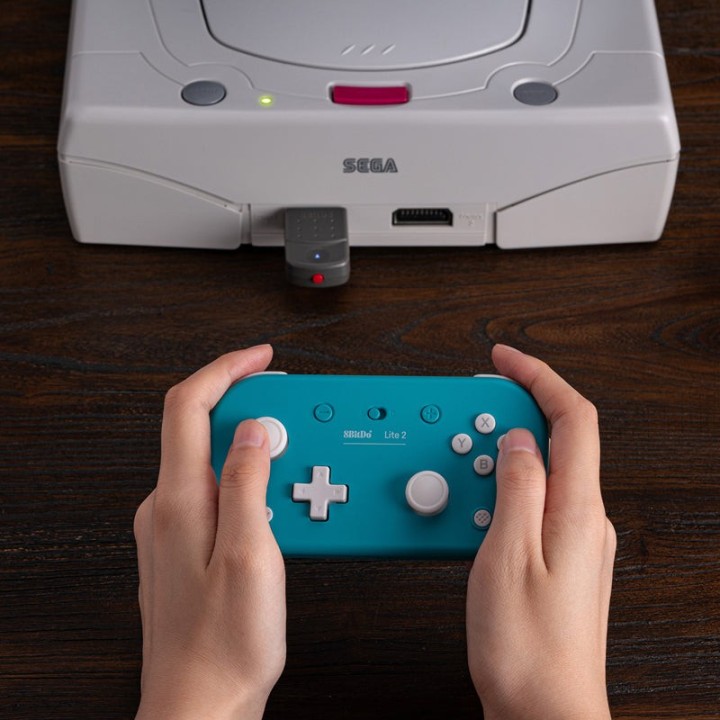 8BitDo Retro Receiver for Saturn – récepteur sans fil pour console Saturn