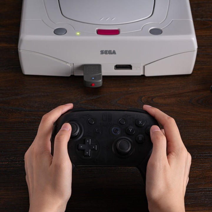8BitDo Retro Receiver for Saturn – récepteur sans fil pour console Saturn