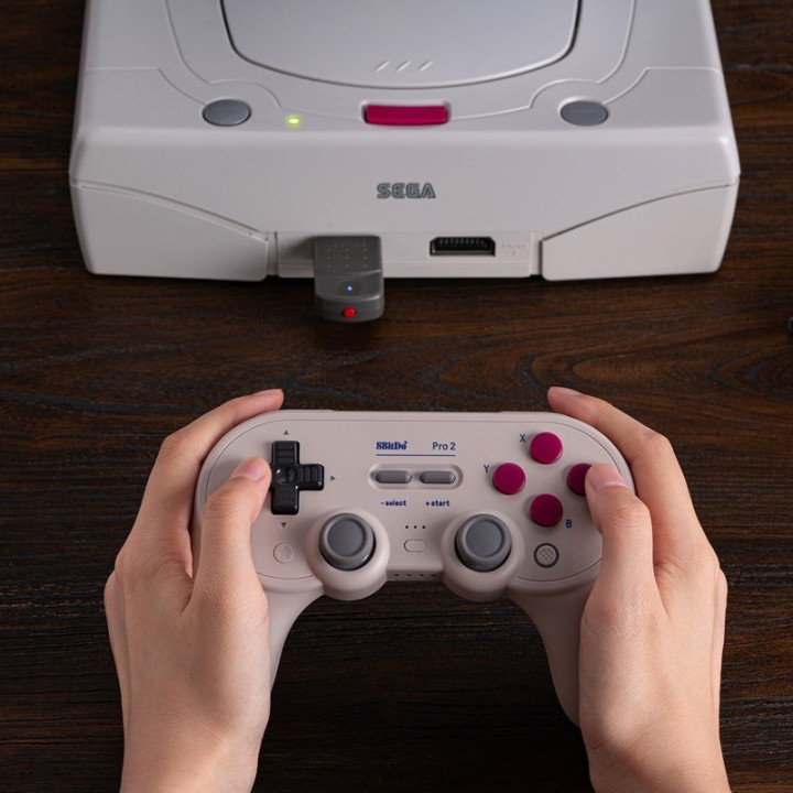 8BitDo Retro Receiver for Saturn – récepteur sans fil pour console Saturn