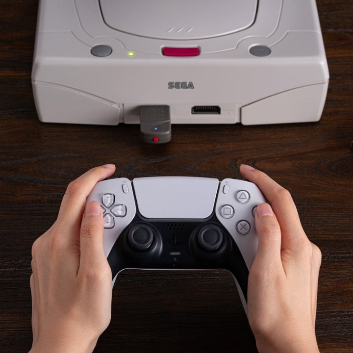 8BitDo Retro Receiver for Saturn – récepteur sans fil pour console Saturn