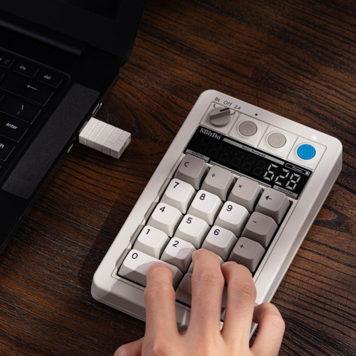 8BitDo Retro 18 – pavé numérique mécanique et calculatrice 2-en-1