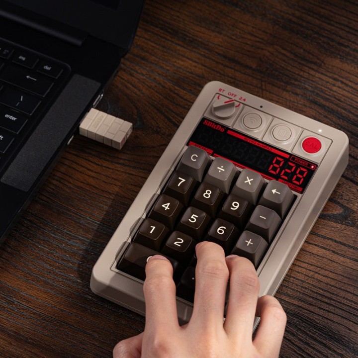 8BitDo Retro 18 – pavé numérique mécanique et calculatrice 2-en-1