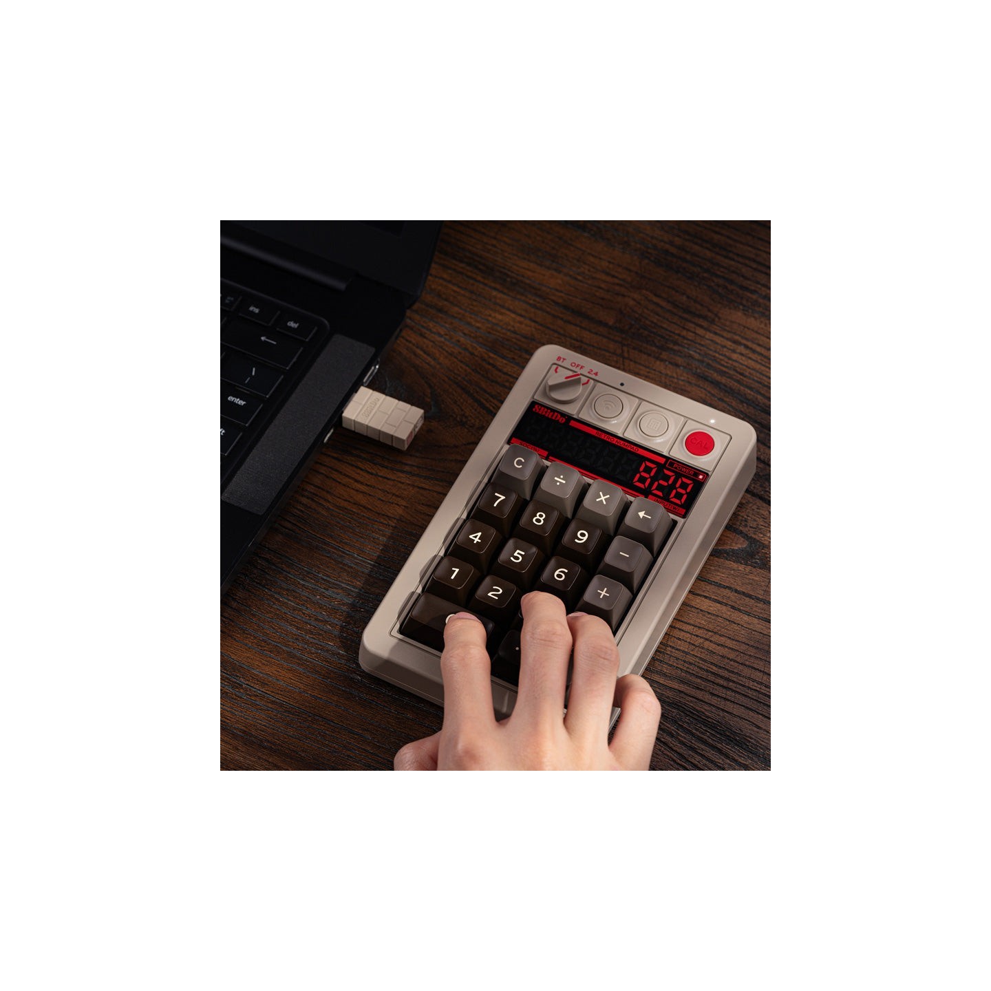 8BitDo Retro 18 – pavé numérique mécanique et calculatrice 2-en-1
