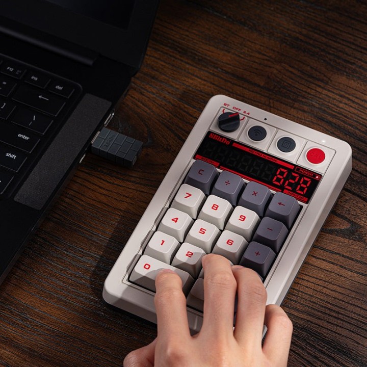8BitDo Retro 18 – pavé numérique mécanique et calculatrice 2-en-1