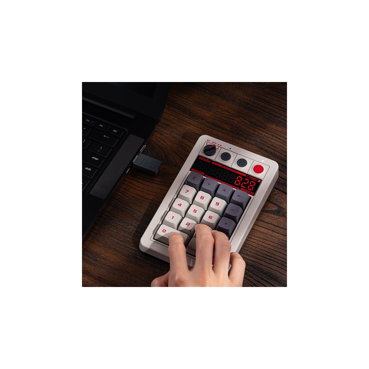 8BitDo Retro 18 – pavé numérique mécanique et calculatrice 2-en-1