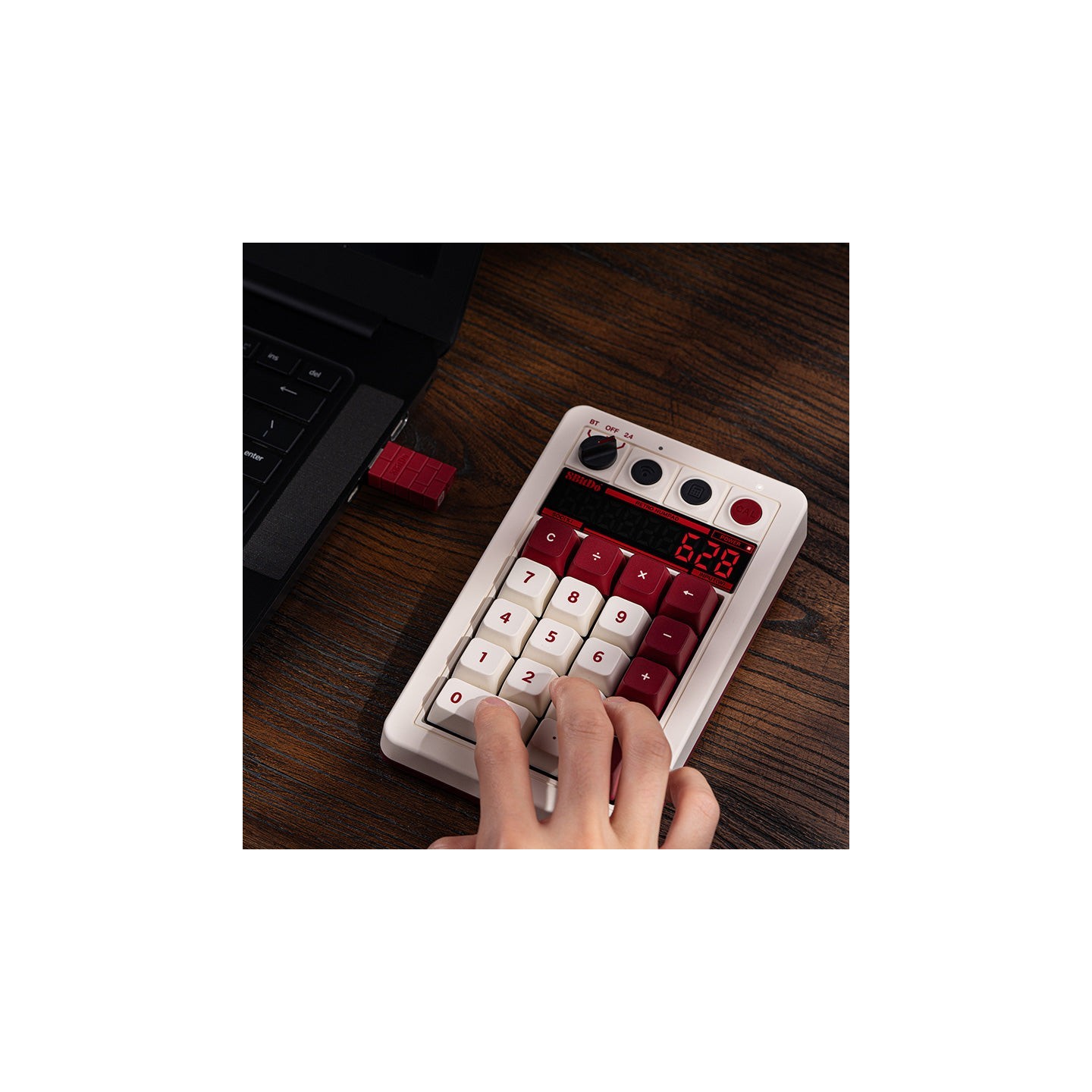 8BitDo Retro 18 – pavé numérique mécanique et calculatrice 2-en-1