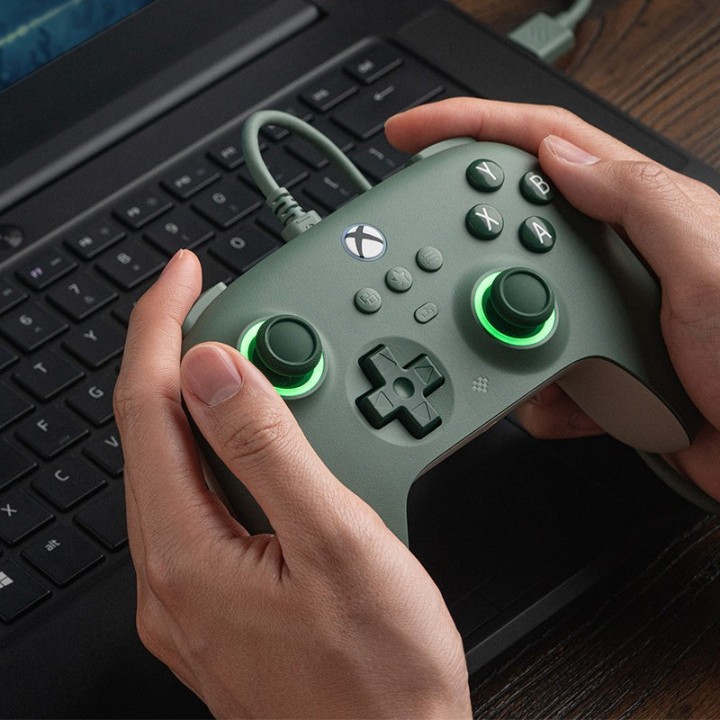 8BitDo Ultimate C Wired – manette filaire pour Xbox et Windows avec Fire Ring RGB