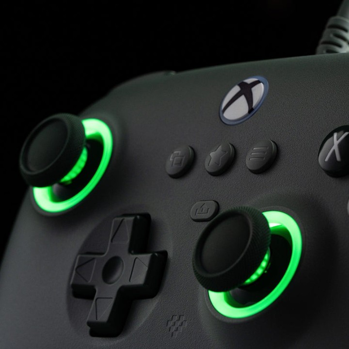 8BitDo Ultimate C Wired – manette filaire pour Xbox et Windows avec Fire Ring RGB