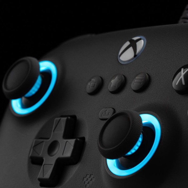 8BitDo Ultimate C Wired – manette filaire pour Xbox et Windows avec Fire Ring RGB