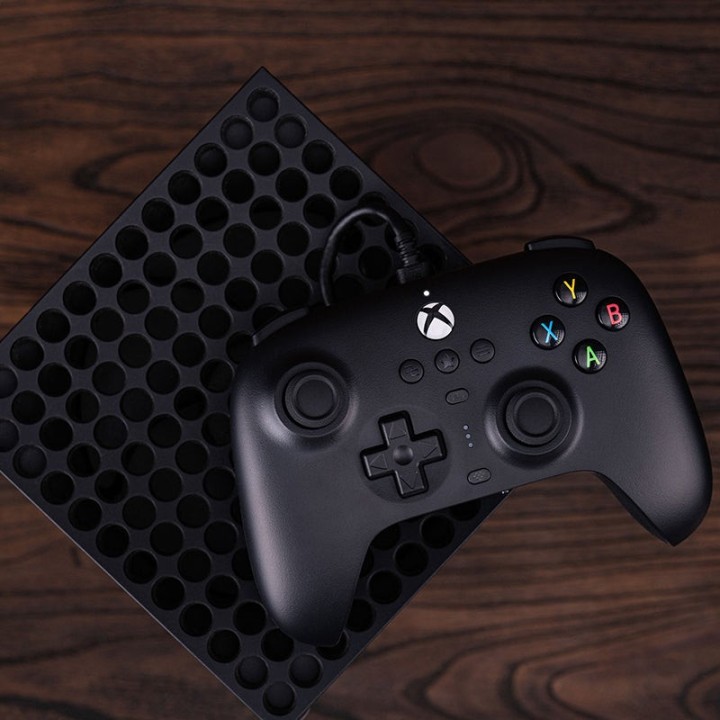 8BitDo Ultimate Wired – manette filaire pour Xbox et Windows, sticks à effet Hall