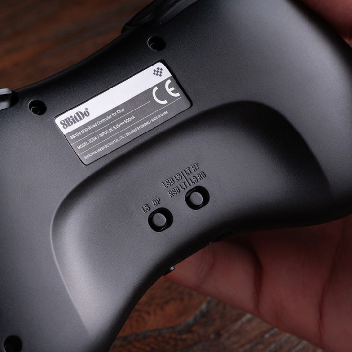 8BitDo M30 Wired – manette filaire 6 boutons pour Xbox et Windows